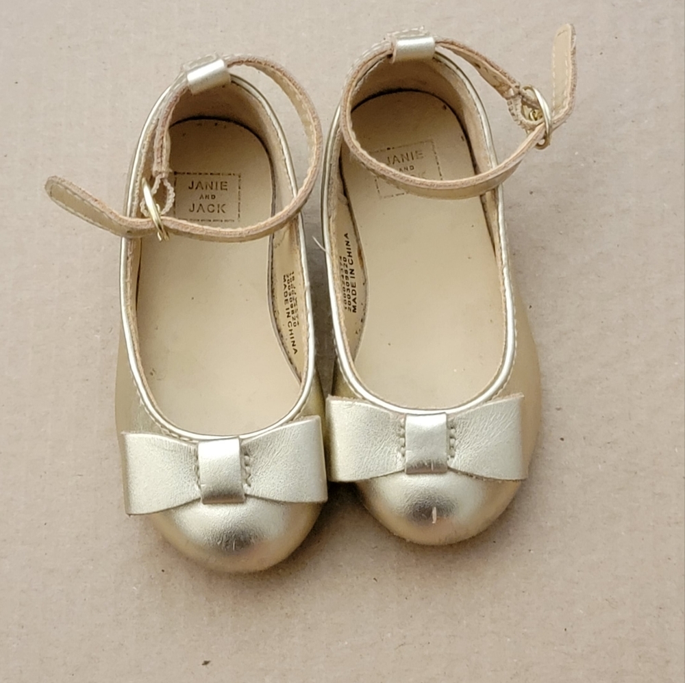 Janie & Jack | Mary Jane Gold Round toe  Size 4 toddlers